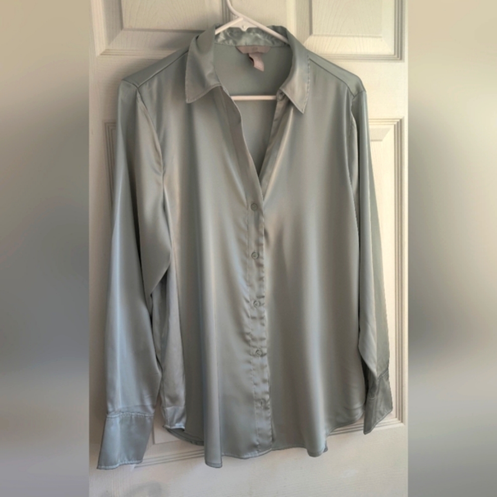 Sleek Gray Button-Up Shirt Women's Medium H&M